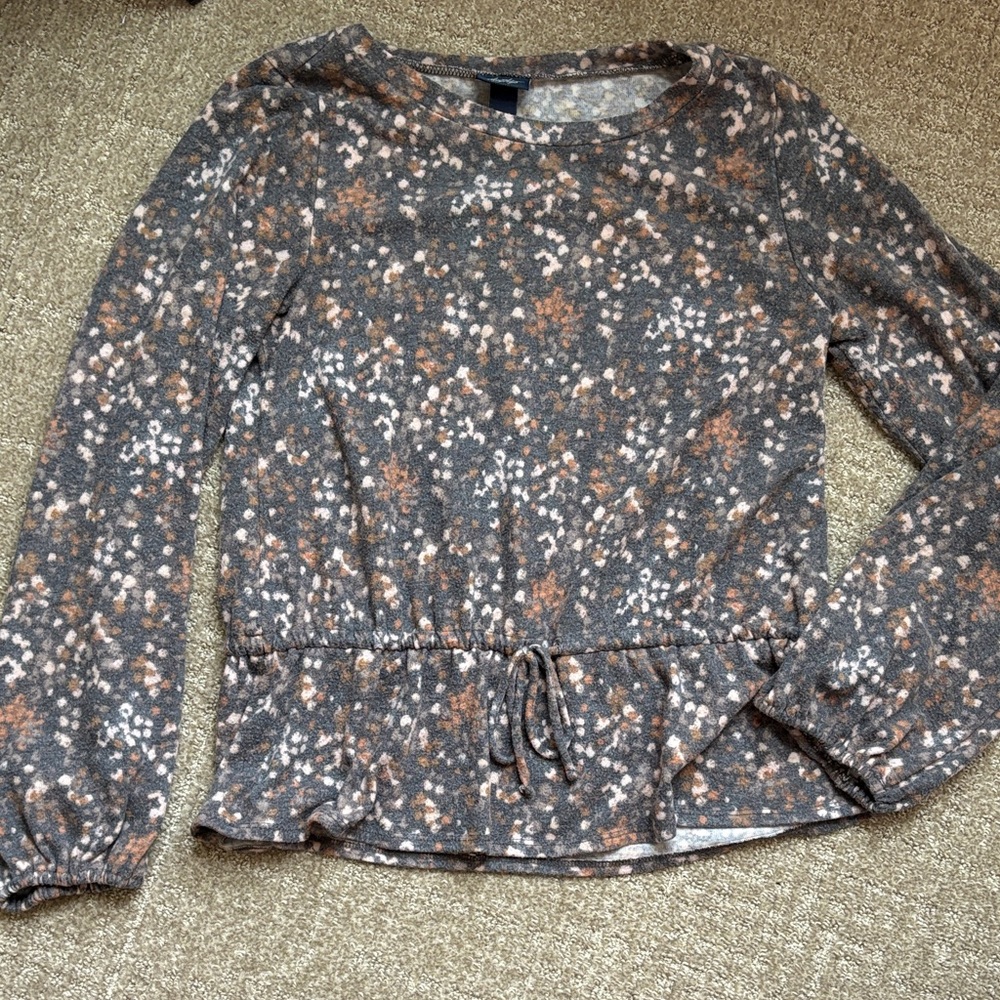 Daytrip Floral Print Blouse - Gray and Pink
